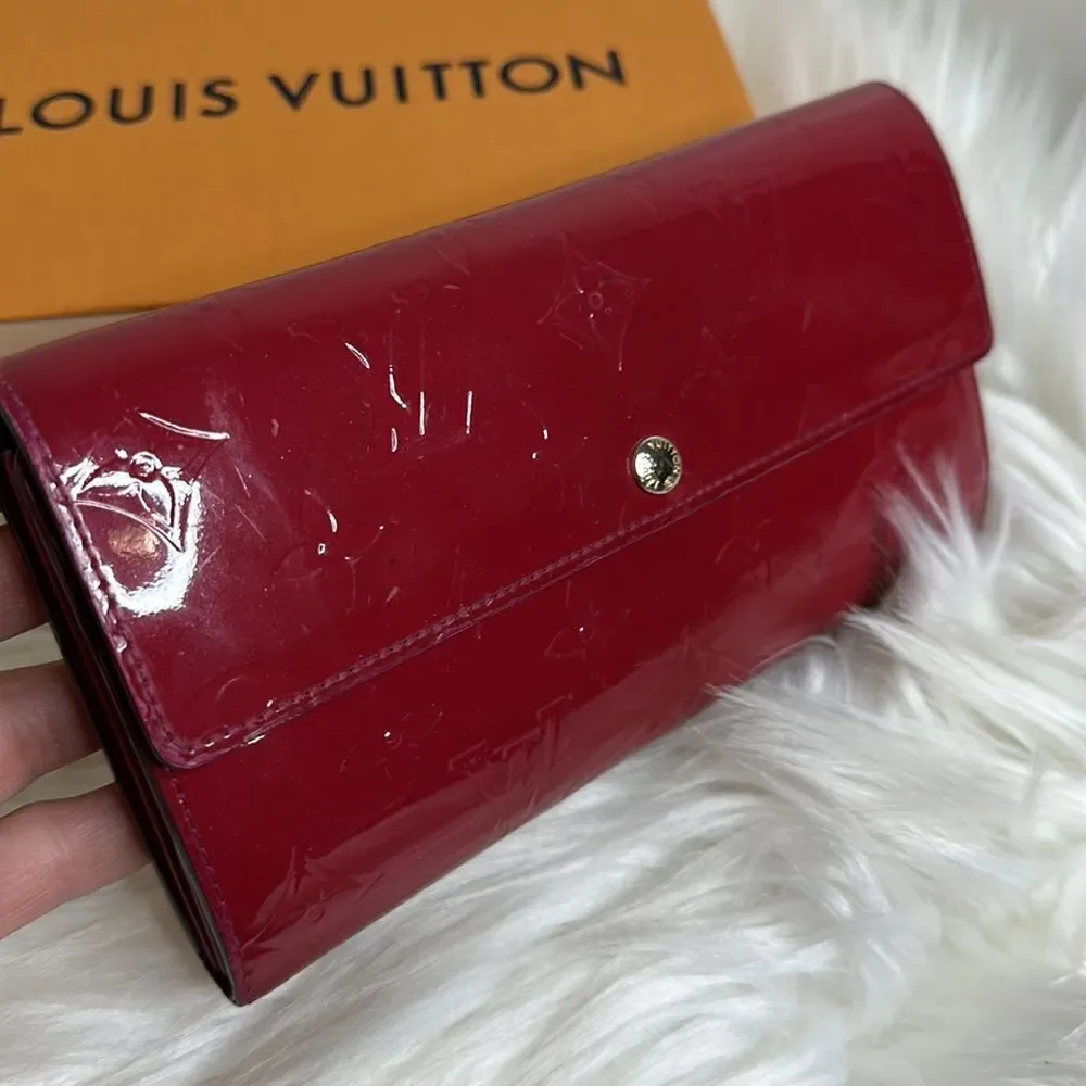 COPY - 💯Authentic Louis Vuitton Vernis Monogram Wallet 🍀